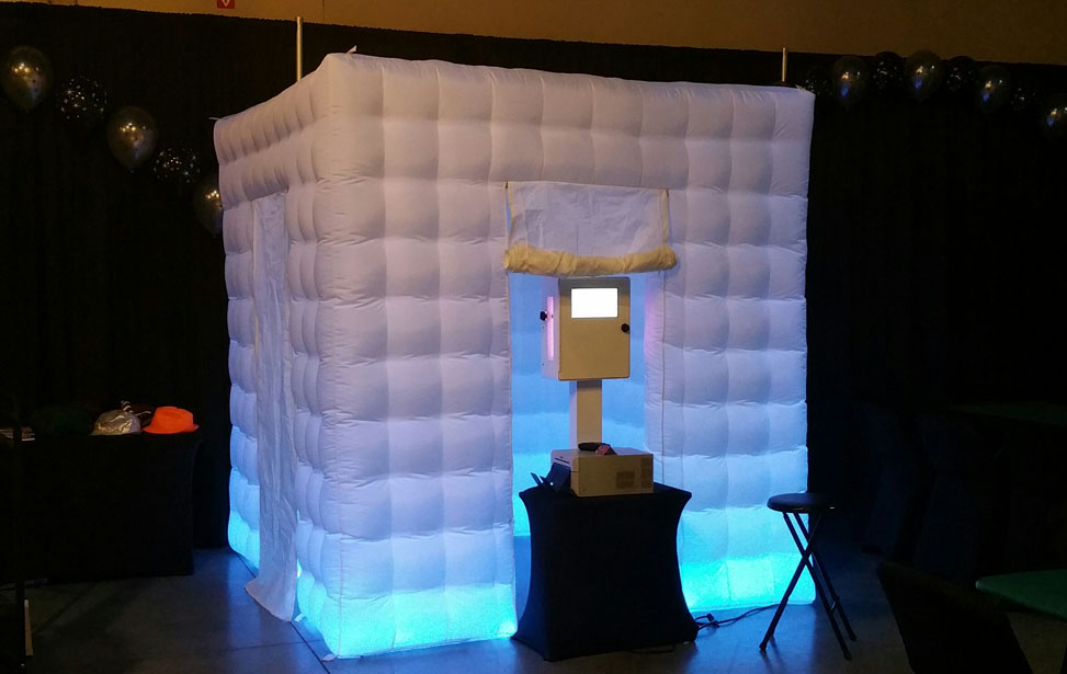 Music Mania Entertainment  (661) 618-6455 offers Photo Booth to set the mood of your party. Serving Santa Clarita Valley, San Fernando Valley, Antelope Valley, Los Angeles.