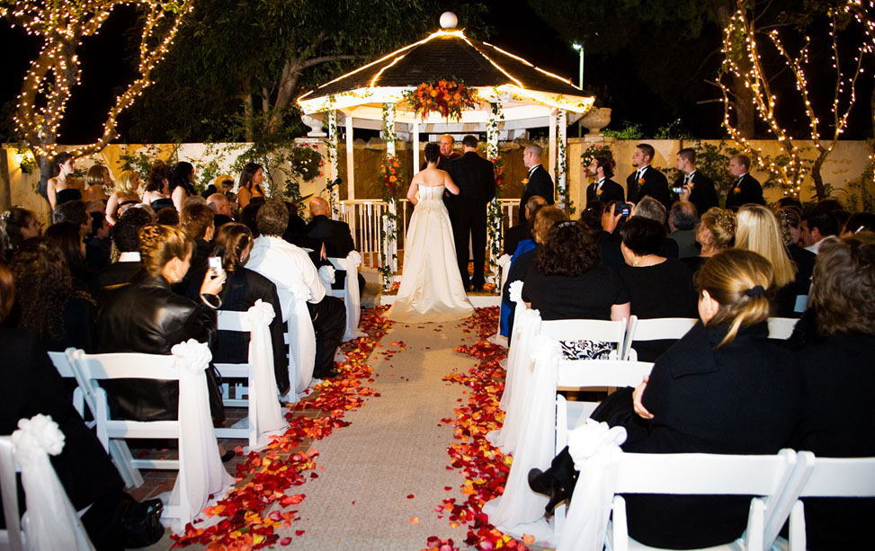 Music Mania Entertainment  (661) 618-6455 offers Wedding and Corporate Events. Serving Santa Clarita Valley, San Fernando Valley, Antelope Valley, Los Angeles.